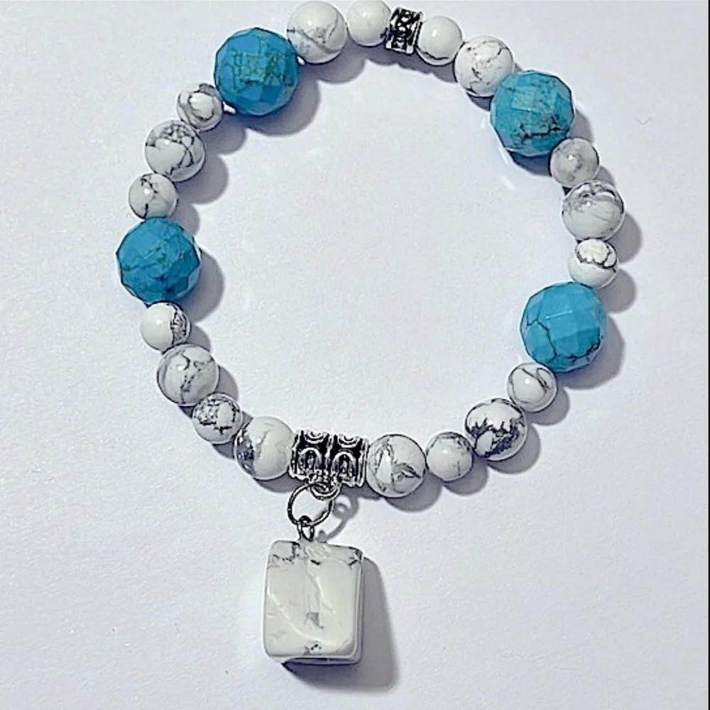 Genuine White Howlite w/ Faceted Blue Howlite & Freeform Pendant 🤍💎 - Picture 5 of 9
